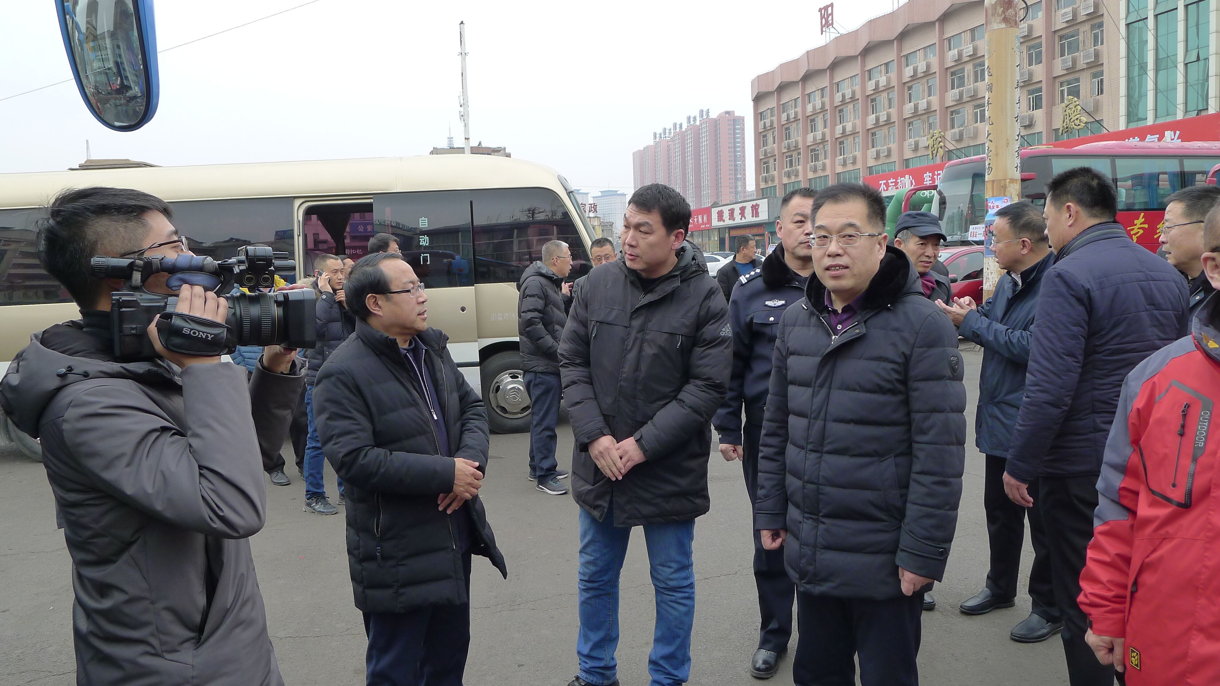 副市長(zhǎng)呼亞民、國(guó)資委主任彭國(guó)勇檢查春運(yùn)工作
